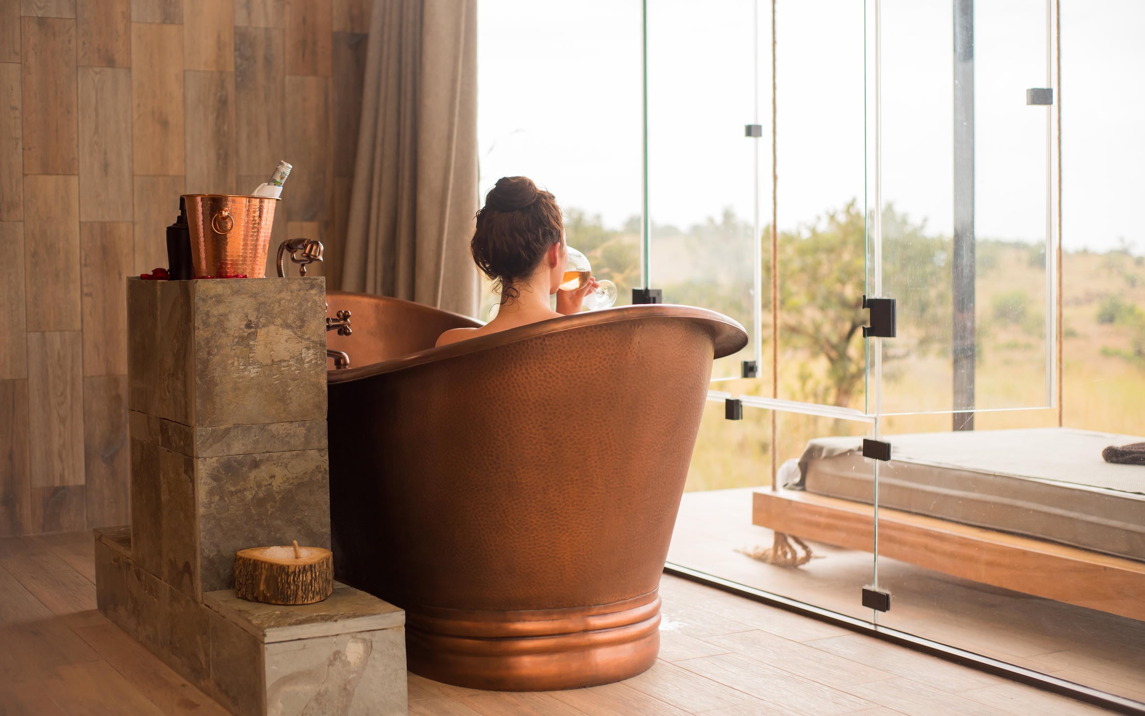 /wp-content/uploads/2022/07/Bath-tub-with-a-view-.jpg