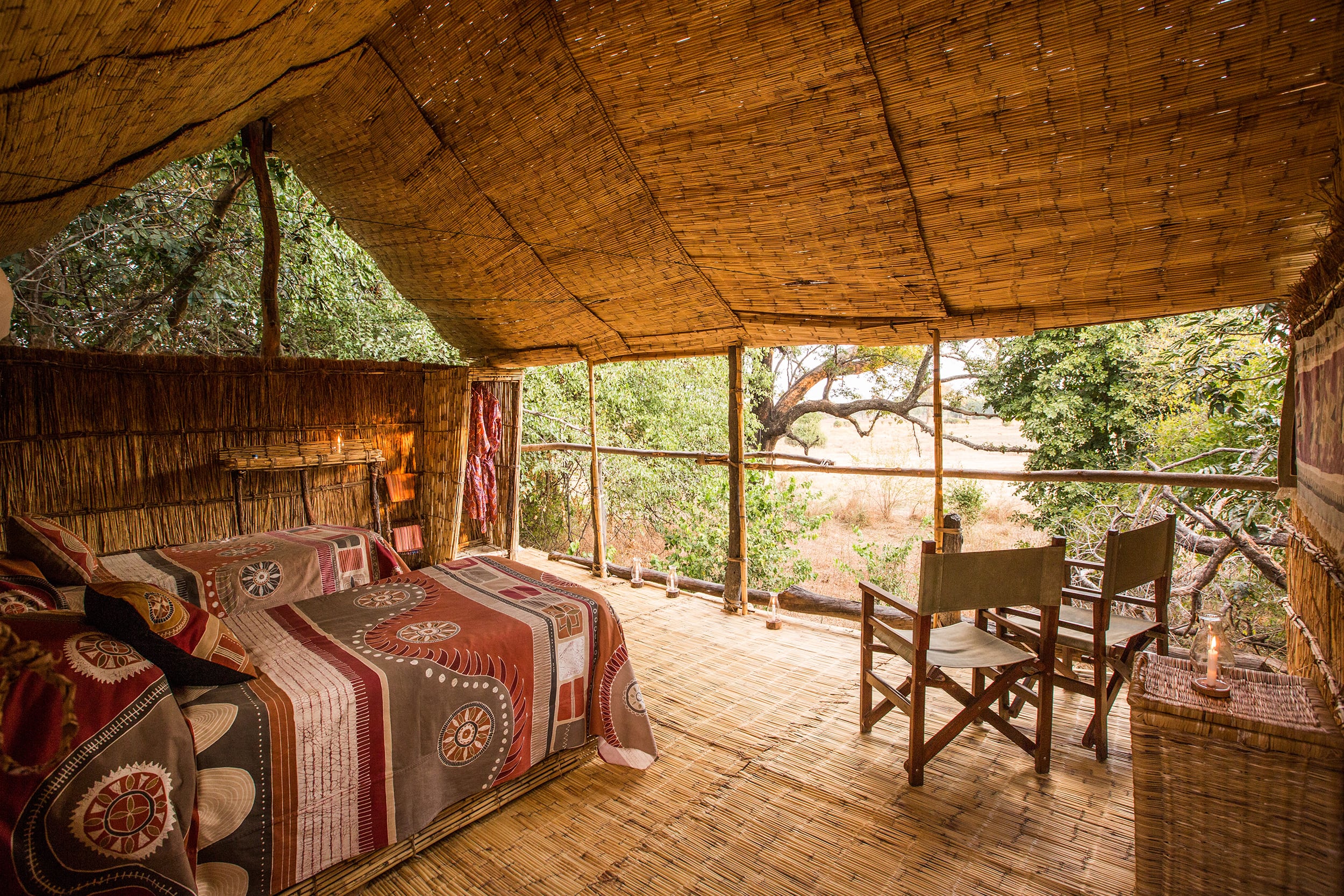 https://www.trackssafaris.co.uk/wp-content/uploads/2022/07/Chikoko-Tree-Camp_twin-Chalet-Rm2-copy-17_13_15.jpg