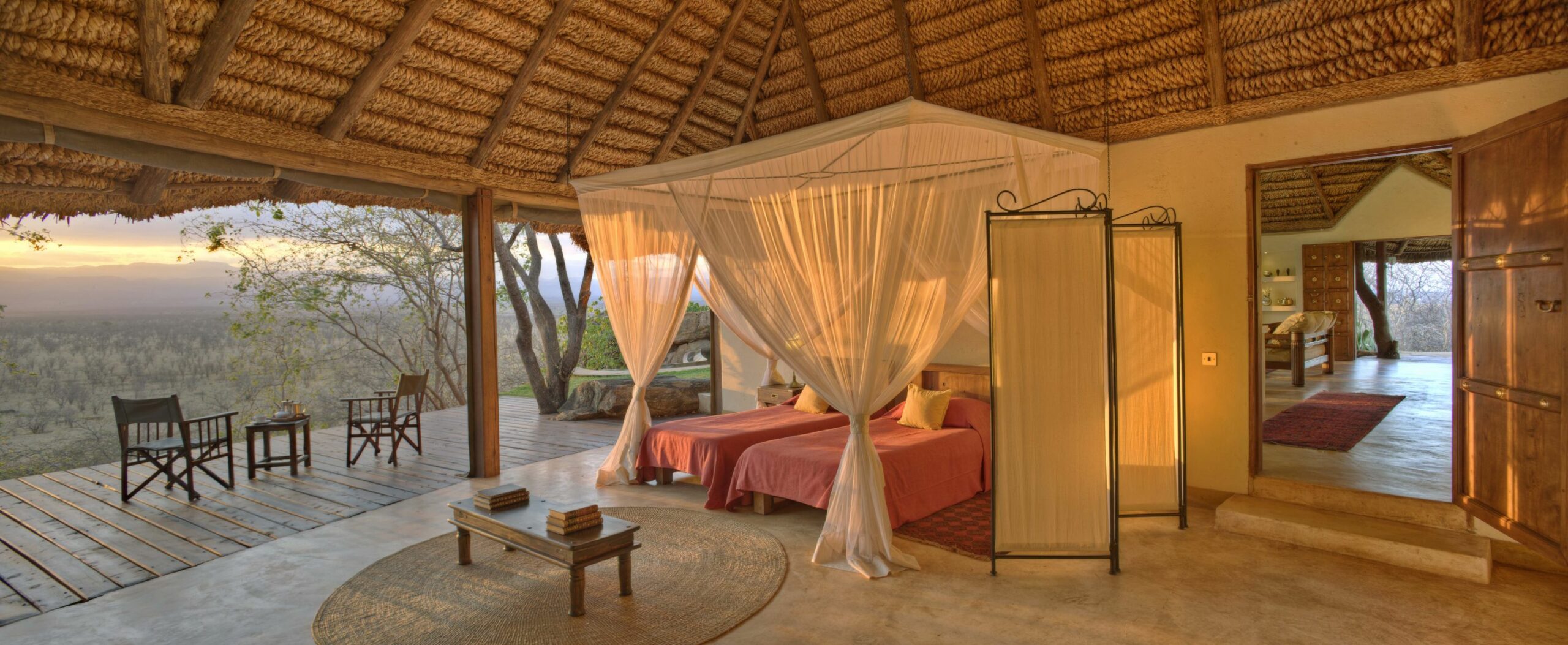 https://www.trackssafaris.co.uk/wp-content/uploads/2022/07/Elsas-Kopje-accommodation-private-house-twin-bedroom-copy-scaled.jpg