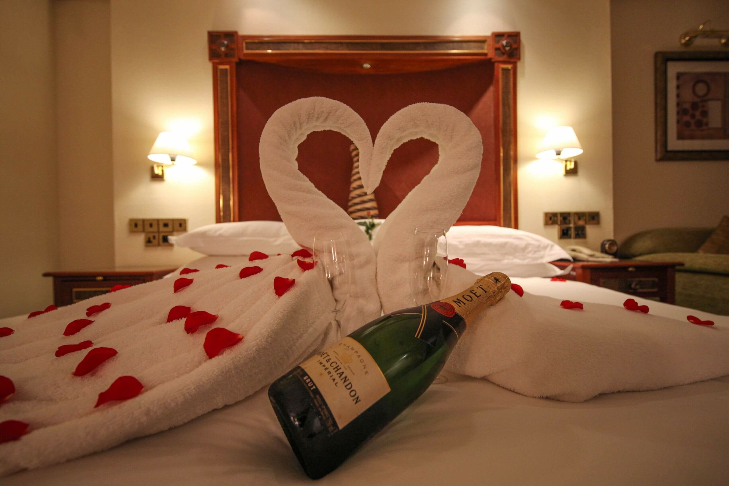 /wp-content/uploads/2022/07/Honeymooners-room-copy-scaled.jpg