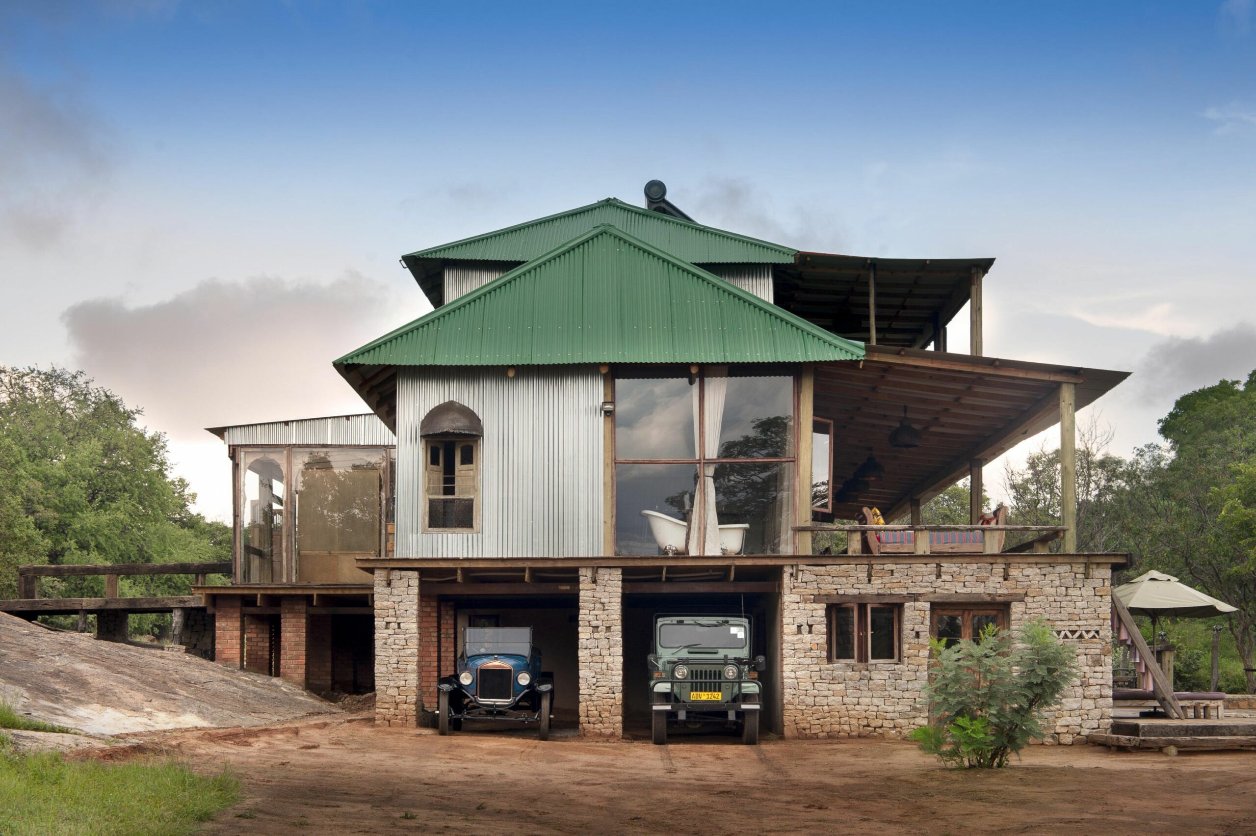 https://www.trackssafaris.co.uk/wp-content/uploads/2022/07/Khayelitshe-House_1-scaled.jpg