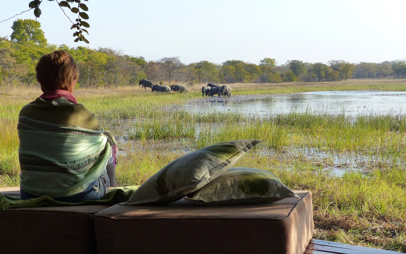 https://www.trackssafaris.co.uk/wp-content/uploads/2022/07/Lodge-deck-4-3.jpg