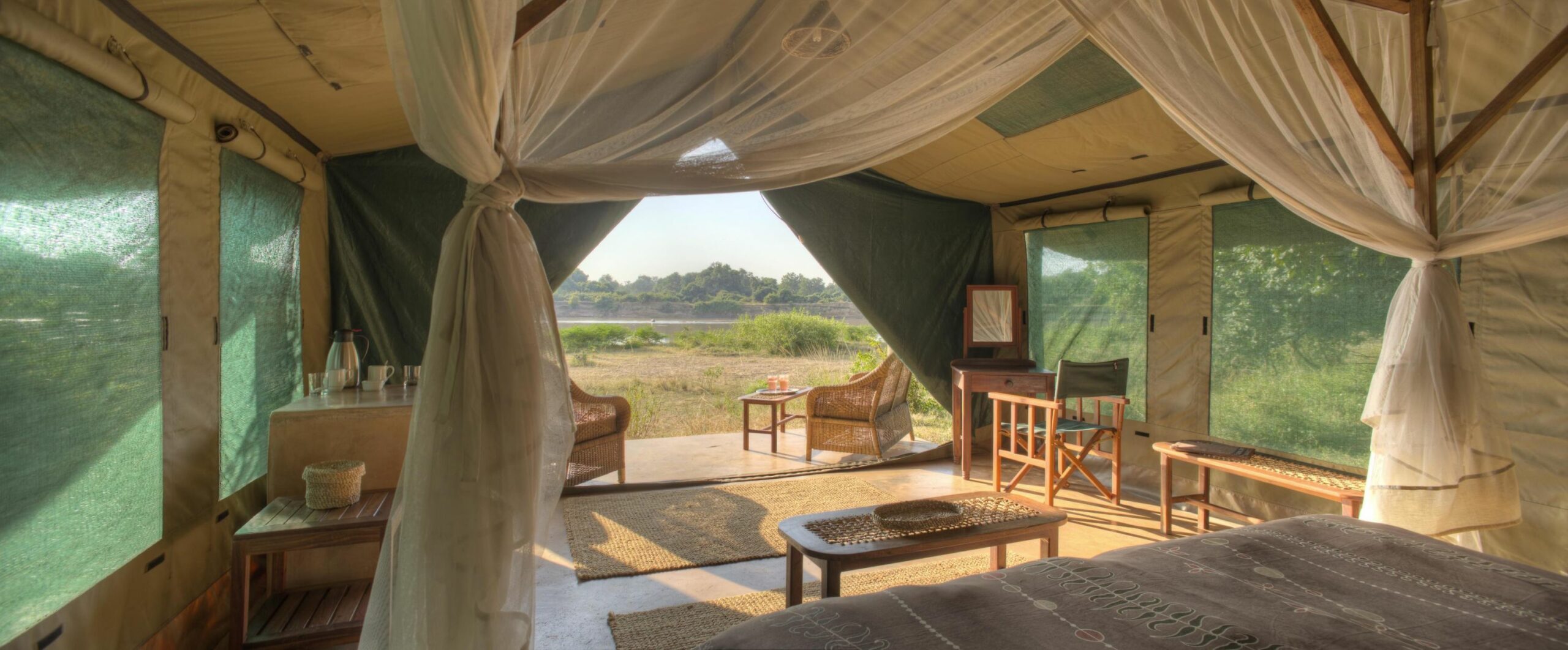 https://www.trackssafaris.co.uk/wp-content/uploads/2022/07/Luxury-safari-tent-at-Flatdogs-Camp-scaled.jpg