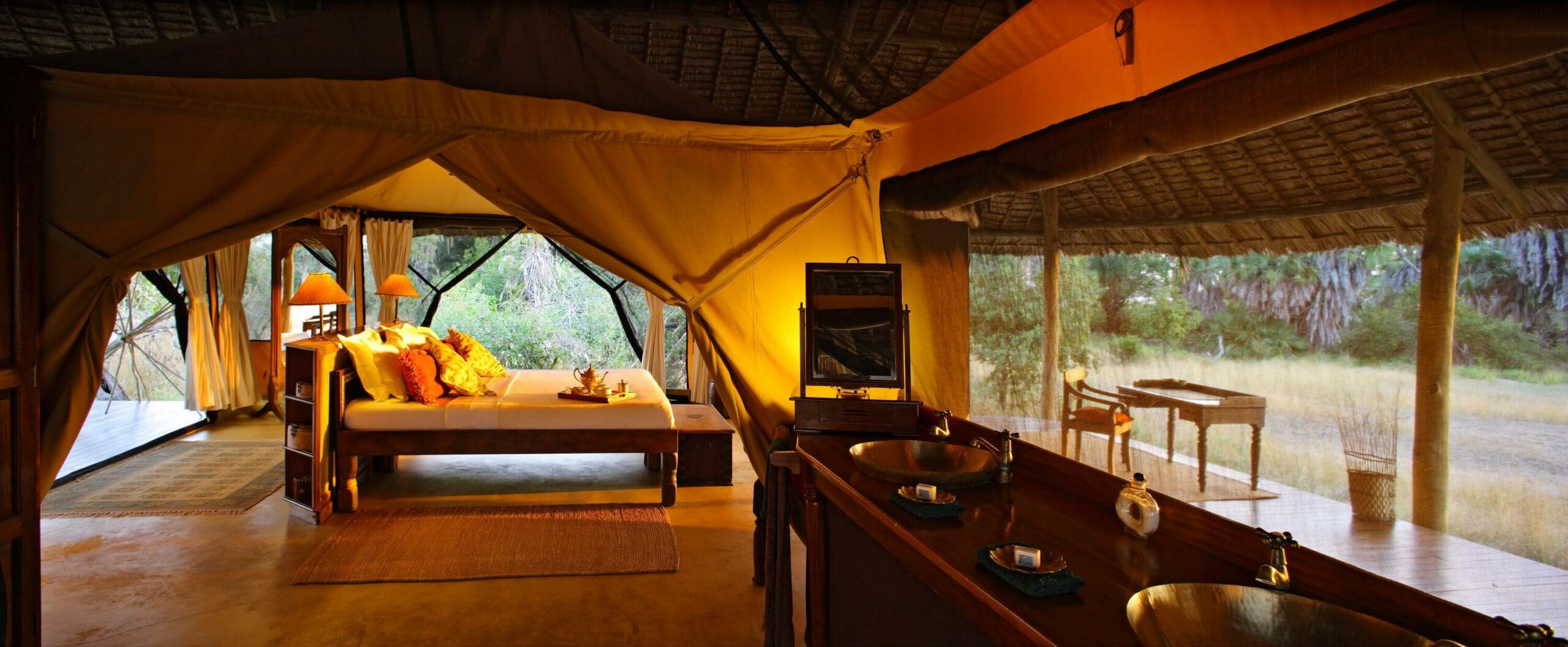 /wp-content/uploads/2022/07/Spacious-thatched-tented-suites-at-Siwandu-copy2-scaled.jpg