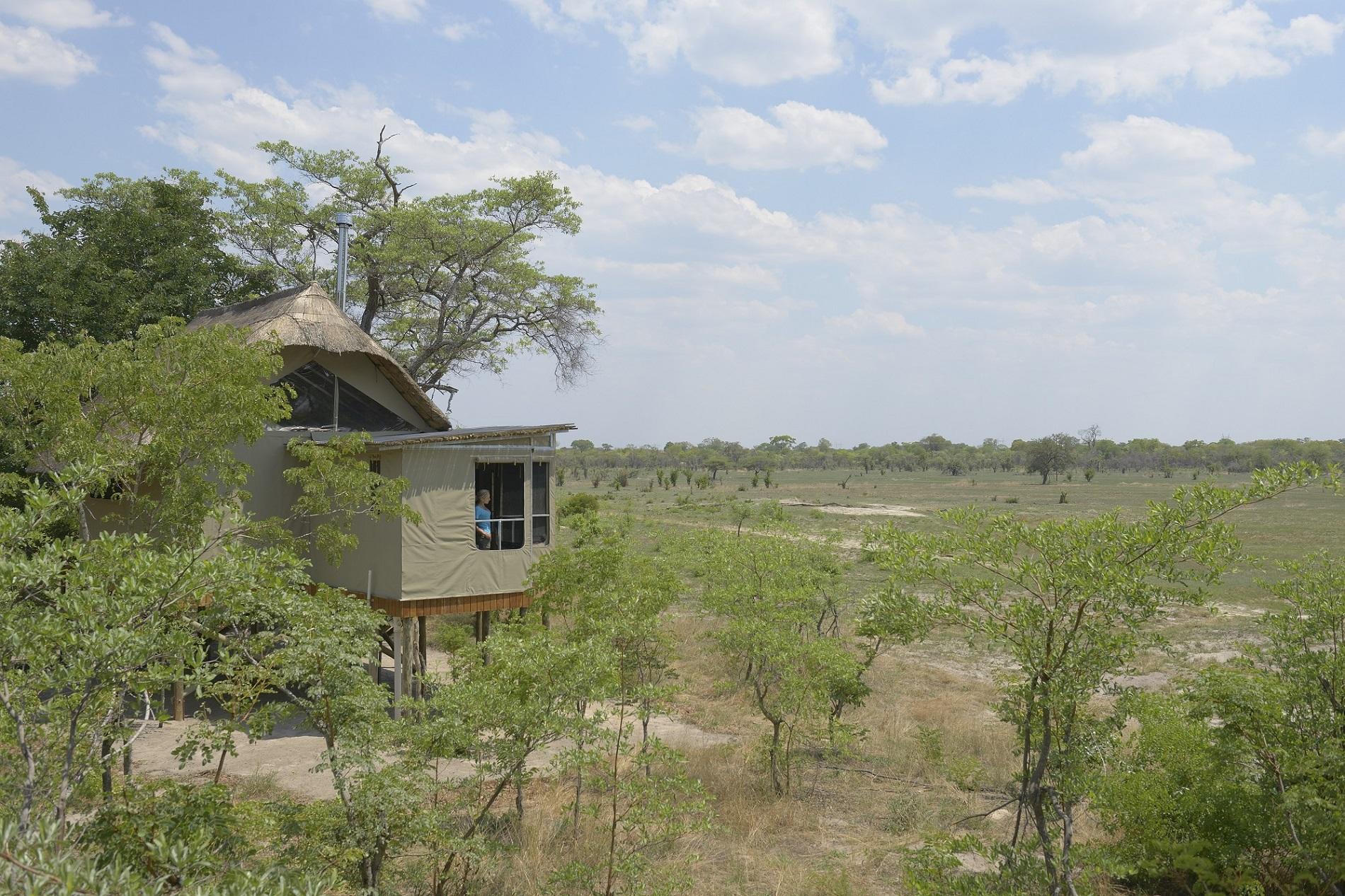 https://www.trackssafaris.co.uk/wp-content/uploads/2022/07/The-chalets-provide-an-uninterrupted-panoramic-view-of-the-surrounding-African-bush.jpg