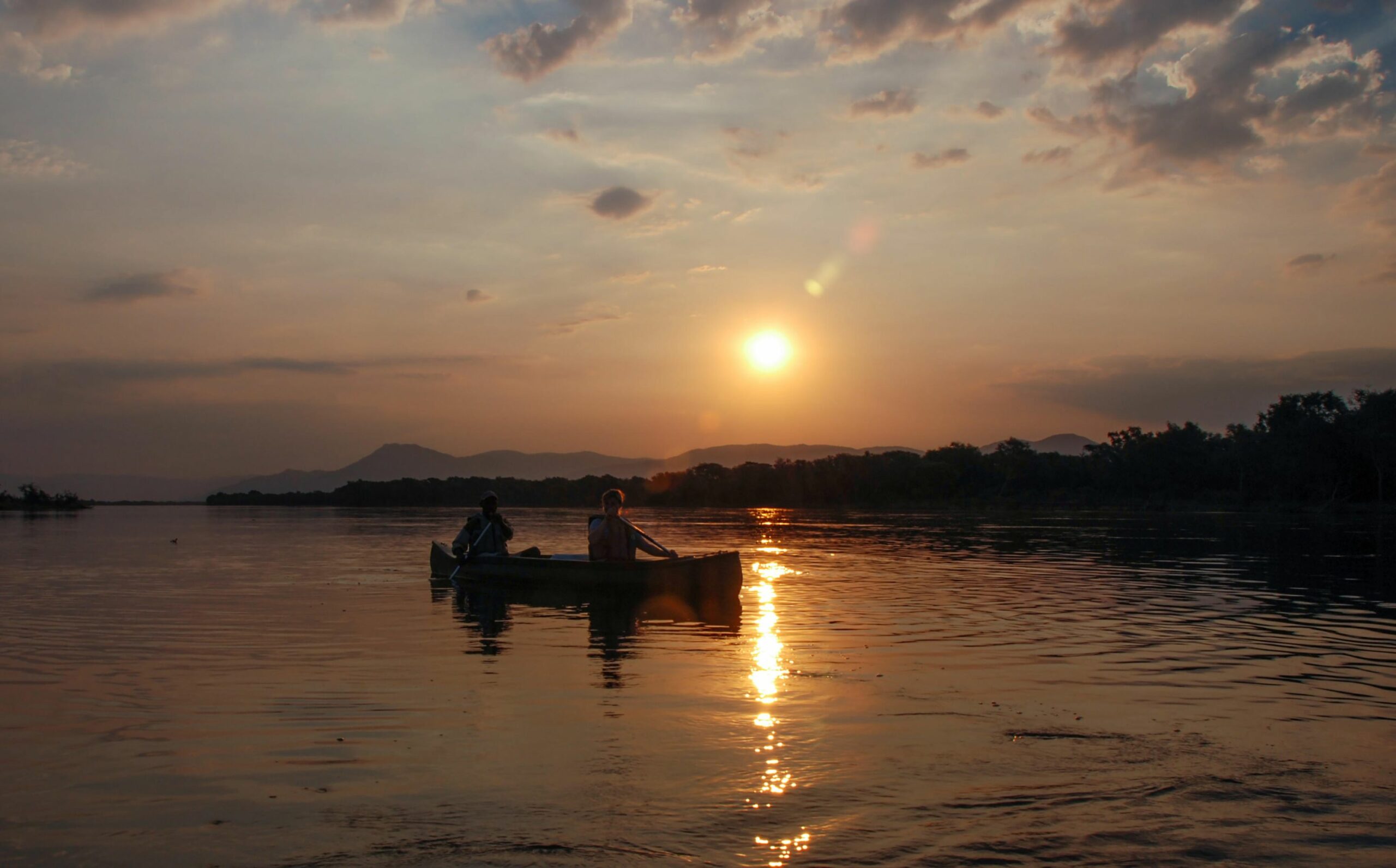 https://www.trackssafaris.co.uk/wp-content/uploads/2022/07/lznp_-_canoeing_005-scaled.jpg