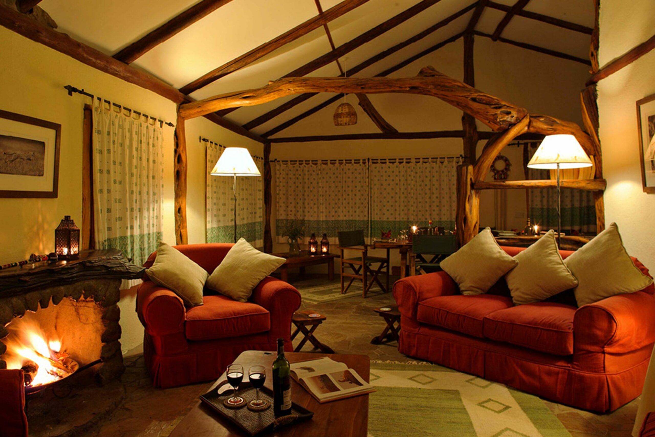 /wp-content/uploads/2022/07/topi_house_-_lounge_area-scaled.jpg