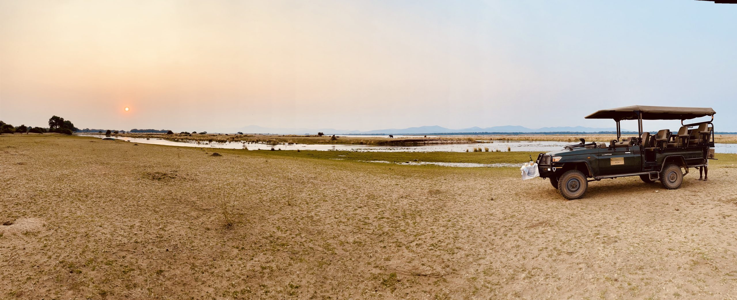 Tempo Plains - Mana Pools - Zimbabwe